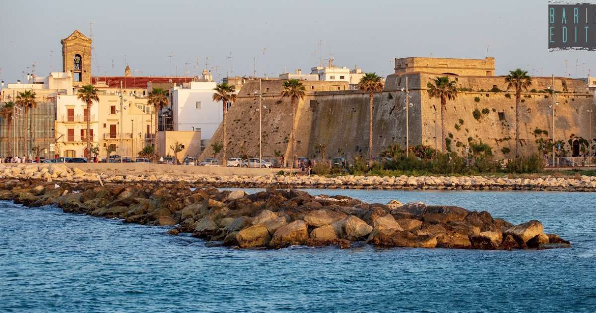 Chiese, palazzi e castelli adagiati sul mare: � Mola, il borgo che attende di essere rivelato